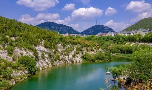 买的墓地是永久的吗?(公墓多少钱一年)公墓只能使用20年,如果子孙不续费,会有啥后果?